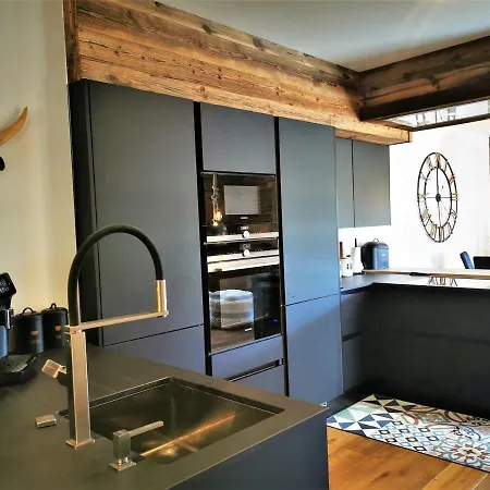 De Prestige Spacieux Et Lumineux Avec Sauna Et Parking Inclus - Fr-1-598-48 *